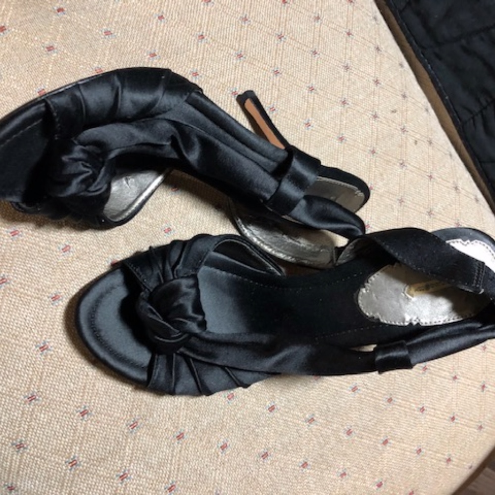 Shoes - Picture 4 of 8